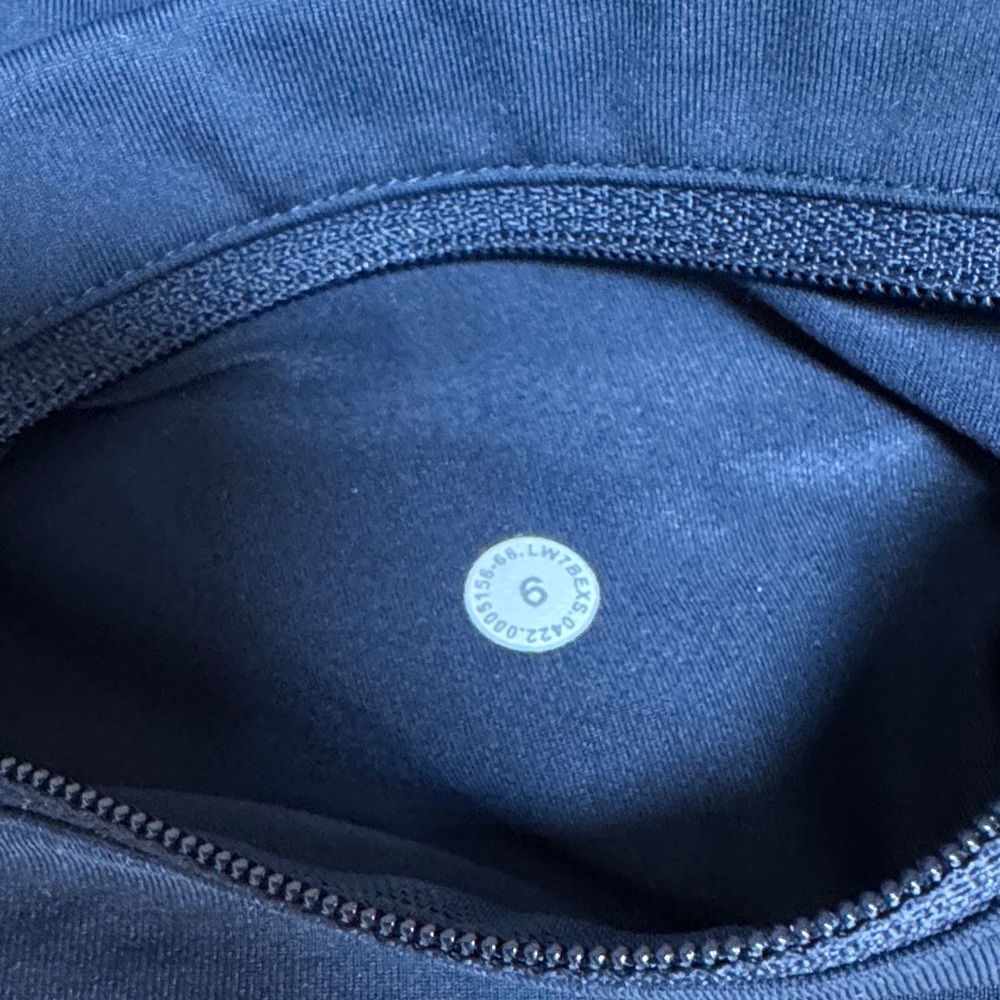 EUC Lululemon Navy Speed Up High-Rise Lined Short 2.5" - Picture 3 of 8
